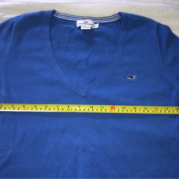 VINEYARD VINES lightweight V-neck sweater in periwinkle - Picture 4 of 4